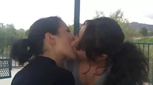 BRAZZERS BBW avec des seins massifs Sofie séduit Dick