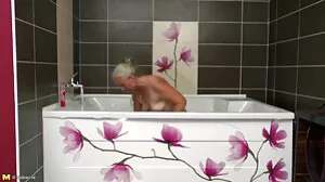 RealityKings: Une colocataire chaude ne baise que des mecs plus âgés sur PornHD avec Spencer Bradley