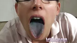 TUSHYRAW Cute Brunette adore se faire boucher le cul