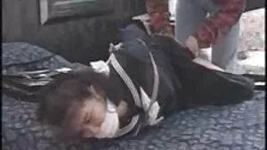 BLACKEDRAW La beauté aux cheveux corbeaux Mona Azar ne peut pas résister à la BBC de Sly sur PornHD