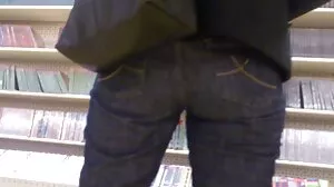 Ma belle-mère, laisse-moi saisir une poignée de poitrine!