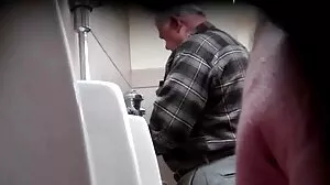 Encore un autre crétin piégé et baisé - Busty Stepmoms