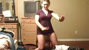 Reality Kings: Enfoncer le cul de Ginebra Bellucci sur un lit de roses sur PornHD