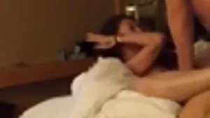 Audrey Bitoni au bureau pour une baise avec sa chatte