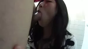 FemDom dans des bottes en cuir à hauteur du genou domine BWC