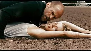 Yoga Chick a de grandes courbes et veut une bite!