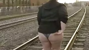 Posh Dream-MILF Mercedes laisse 2 crétins la MFM! :O