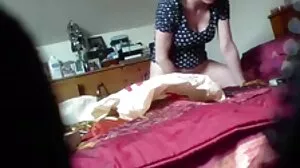 De faux seins géants MYLF révélés lors de la journée de nettoyage