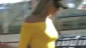 Poupée elfe asiatique baisée durement après Noël