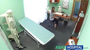 Fake Ass Jaclyn Taylor obtient un vrai tuyau