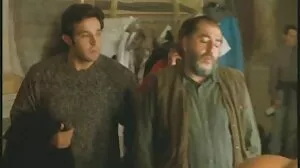 Le beau-fils au vieux cul de Tara la doggystyle dans les escaliers