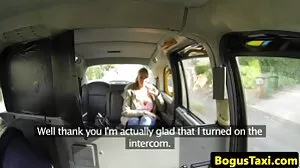 Charmant jeune homme cuillères Big TiT MILF