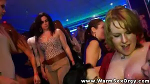 Belle-mère jalouse rejoint sa belle-fille pour FFM