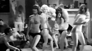 BrattyMilf : Maman dit qu'il n'y a plus de bites dans vos chaussettes sur PornHD avec Riley Jacobs