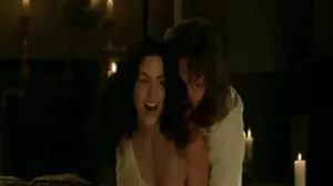 Viola est une eurobabe solo 10/10 avec des tonnes de jouets