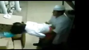 La blonde mature Alura Jenson a des seins énormes