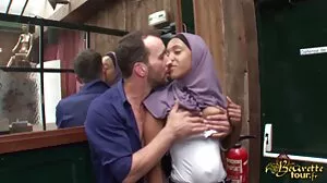 Voitures énormes, bites énormes et orgasmes énormes !