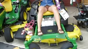 VIXEN Porn Russian Beauty essaie un plan à trois pendant ses vacances