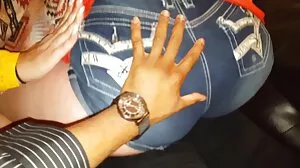 La fessée et le sperme BDSM de la latina vêtue de cuir