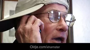 Dream MILF Bod Anissa Kate trouve Fit Feller pour baiser