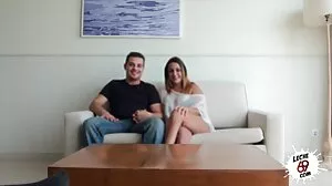 NaughtyAmerica: La femme coquine, Zoey Sinn, appelle un ami pour faire plaisir à sa chatte humide sur PornHD