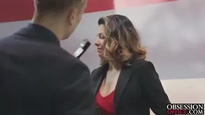 Brazzers: Le jeu Busty Violet Myers a été interrompu par un gros dong noir sur PornHD