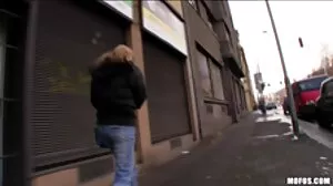 La beauté Haley Reed aime son cul béant!