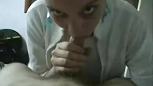 Accro à la bite Samantha essaie un python noir veiné