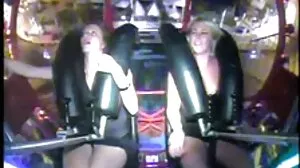 Superbe MILF aux gros seins est en fait une salope infidèle