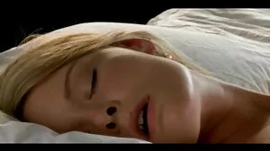 NaughtyAmerica: La MILF blonde sexy, Charli Phoenix, se fait saucissonner par l'intimidateur de son fils sur PornHD