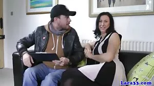 Lifeselector: Visite à domicile sexy de votre écolière salope Isabella De Laa sur PornHD