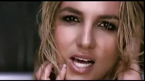 August Ames hurle lorsqu'il se fait prendre en levrette par une BBC