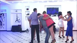 Tutor se fait sucer la bite par maman inquiète