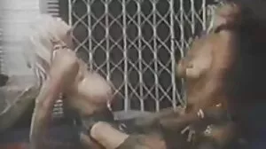 La MILF Anissa Kate et sa chatte rendent visite à Stepson!