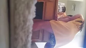 Belle-mère latina baisée dans le cul pendant le bureau à domicile