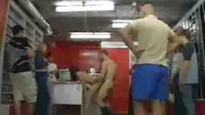 Liya Silver séduit son petit ami bourreau de travail