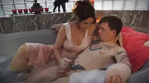 Vixen: Sonya et Liya assistent à une soirée de mascarade exclusive sur PornHD