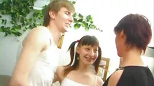 Commander Stepma veut de l'aide pour se raser la chatte