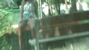 La petite rousse Linda paie son taxi avec son cooch