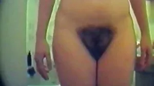 Une MILF bienveillante réveille son beau-fils Steve pour du sexe et du visage