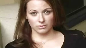 Reagan Foxx est une vraie salope MILF qui a besoin d'un dicking